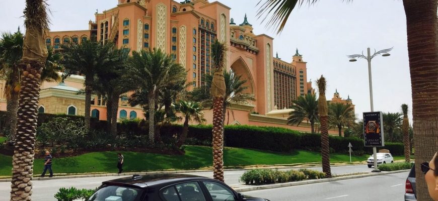 Трябва ли да наемете кола по време на почивката си в Дубай